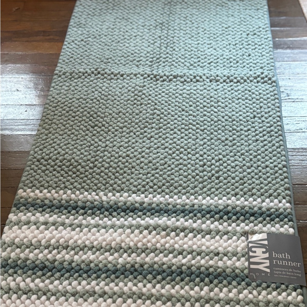 Green and White Bath Runner - Picture 4 of 5